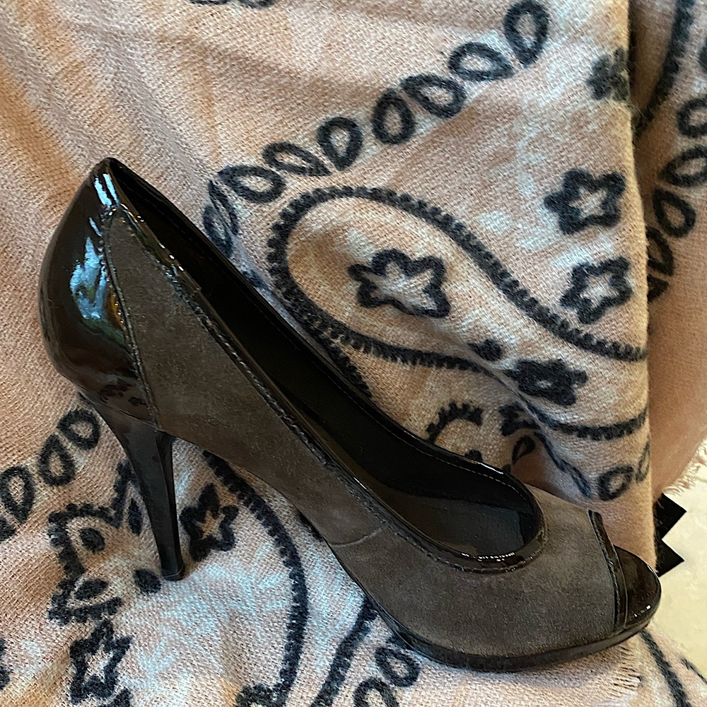 Donald Pliner Pumps  Gorgeous! Like new. Size 8.5 M